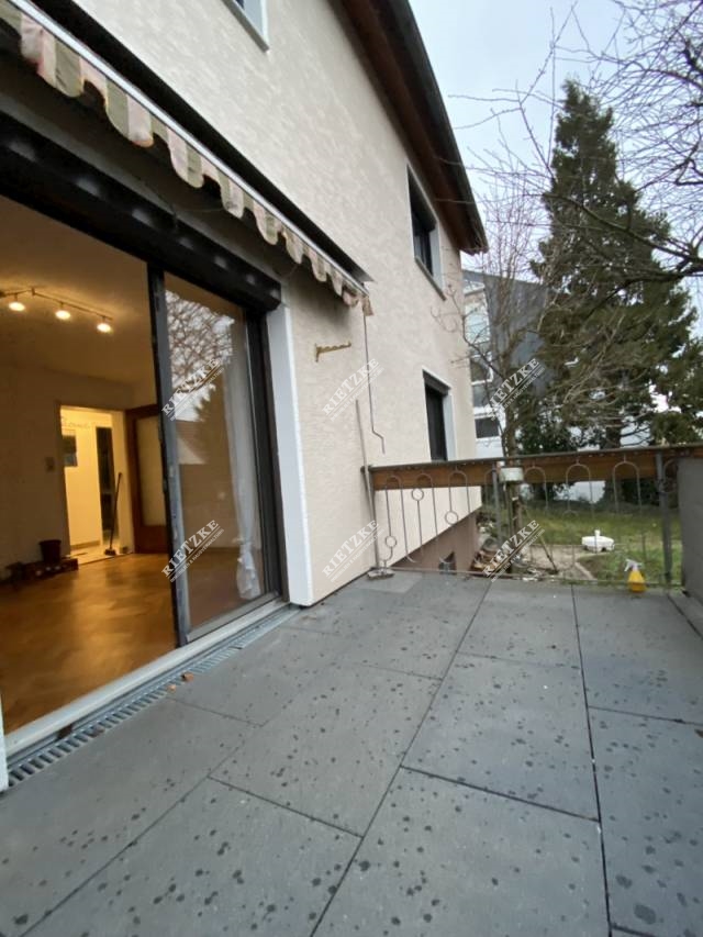 ARI-93-88 Balkon - Großflächige drei Zimmer Wohnung mit privatem Balkon zu vermieten