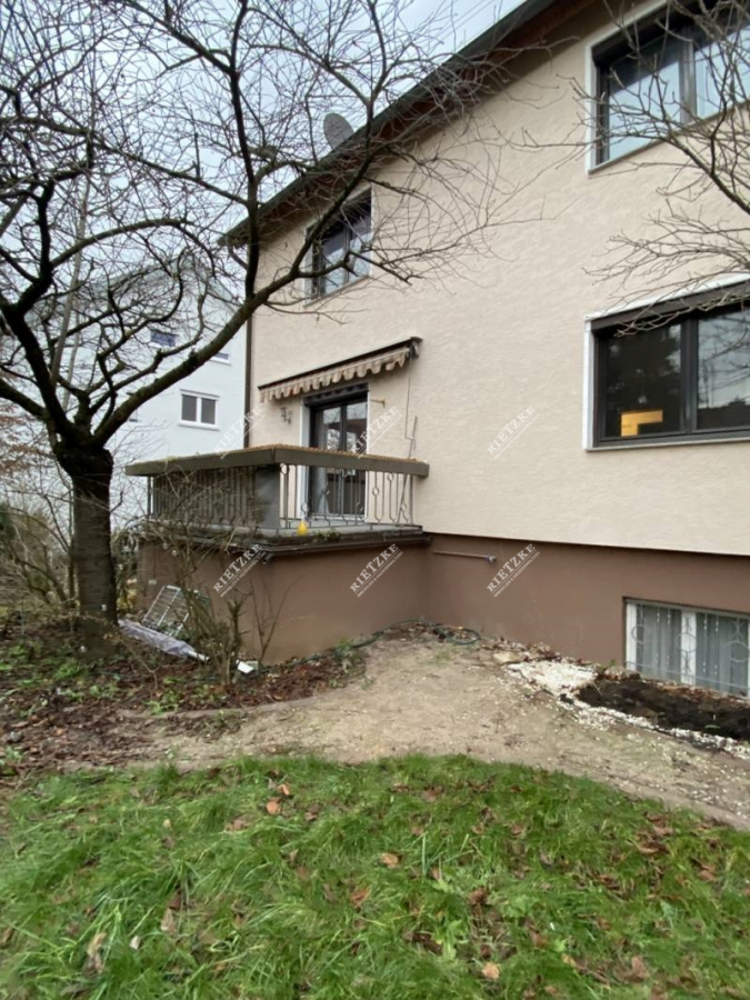 ARI-93-88 Ansicht Garten- Balk - Großflächige drei Zimmer Wohnung mit privatem Balkon zu vermieten