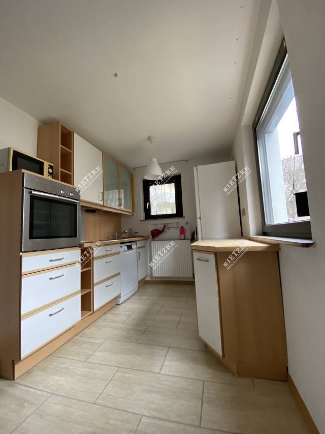 ARI-9388 Küche - Großflächige drei Zimmer Wohnung mit privatem Balkon zu vermieten