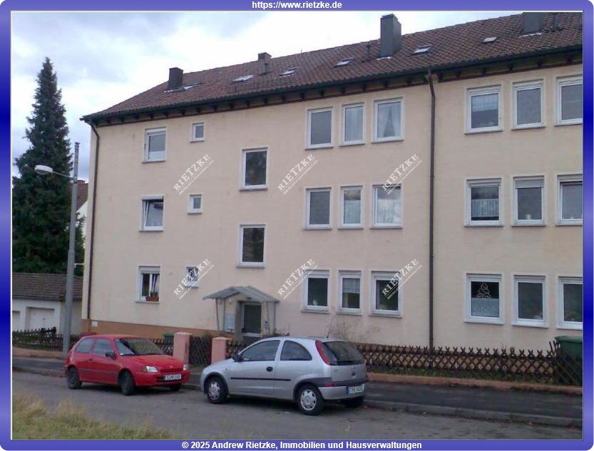 ARI-9031-Hausansicht-1 - 3 Zimmerwohnung, teilweise modernisiert – gute Hausgemeinschaft