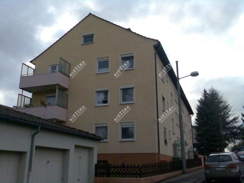 ARI-9031-Hausansicht - 3 Zimmerwohnung, teilweise modernisiert – gute Hausgemeinschaft