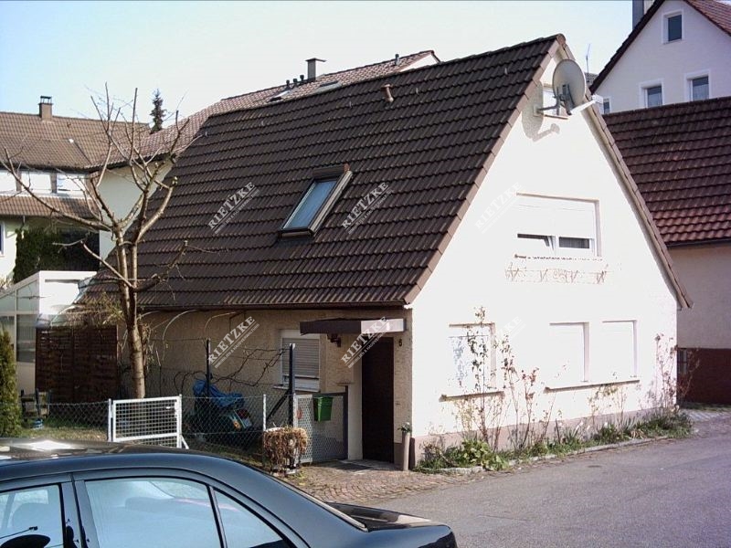 ARI-9092-Hausansicht - Häuschen für Immoeinsteiger mit Platzbedarf