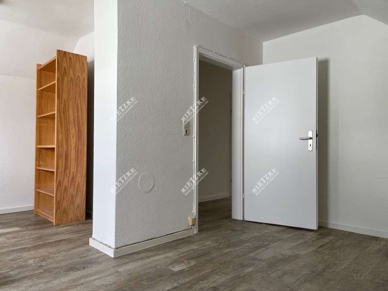 ARI-9397-10925-Wohnzimmer 2 - Einfache Wohnung im Dachgeschoß- Ideal für Studenten, Lehrlinge oder WG’s