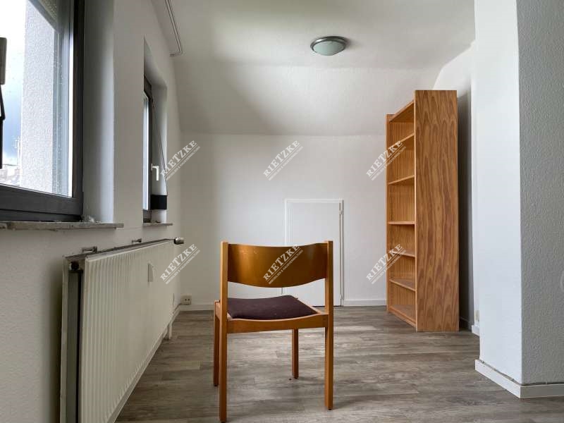 ARI-9397-10925-Wohnzimmer 1 - Einfache Wohnung im Dachgeschoß- Ideal für Studenten, Lehrlinge oder WG’s