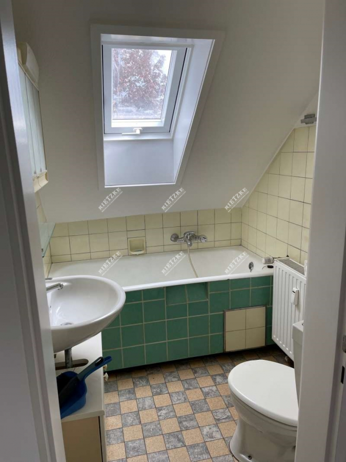 ARI-9397-10925-Bad - Einfache Wohnung im Dachgeschoß- Ideal für Studenten, Lehrlinge oder WG’s