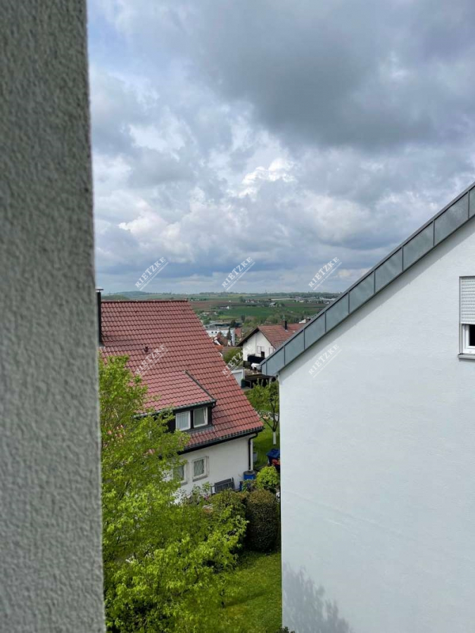 ARI-9397-10925-Aussicht - Einfache Wohnung im Dachgeschoß- Ideal für Studenten, Lehrlinge oder WG’s