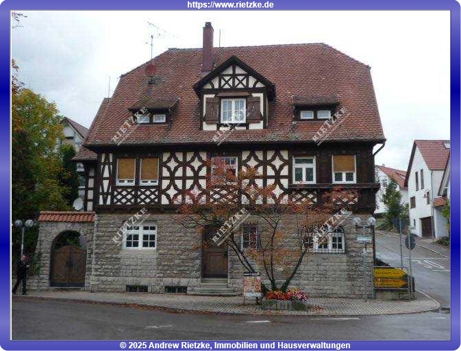 ARI-9192-Hausbilder - Teilrenovierte DG.-Wohnung + Dachboden + Stellplatz günstig abzugeben