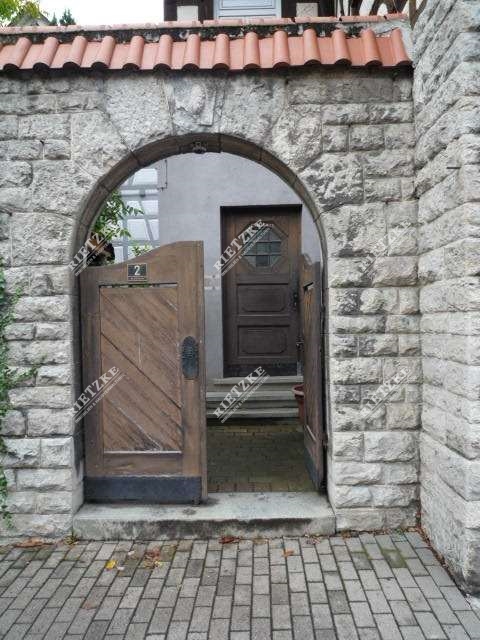 ARI-9192-Hausbilder-4 - Teilrenovierte DG.-Wohnung + Dachboden + Stellplatz günstig abzugeben