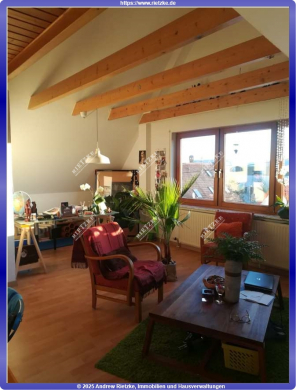 Sonnige, offene Dachgeschoßwohnung mit besonderem Flair, EBK und 2 TG Stellplätze, 74385 Pleidelsheim, Dachgeschosswohnung