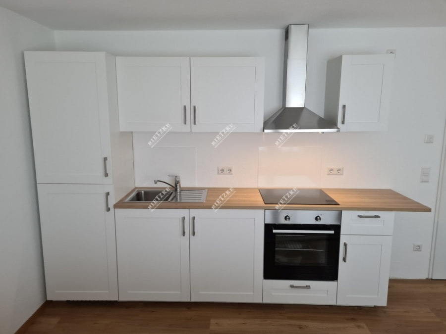 ARI-9371-Kueche-1 - Gemütliche, helle 2 Zimmerwohnung mit Duschbad und Außenstellplatz