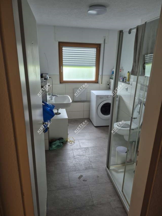 ARI-10946-Bad - Gemütliche, helle 2 Zimmerwohnung mit Duschbad und Außenstellplatz