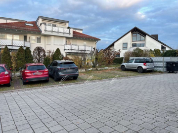 Ruhige und helle 2 Zi-Wohnung mit Balkon und Aussenstellpl. in Feldnähe zu vermieten - 10930-Ansicht-Stellplatz (4040)