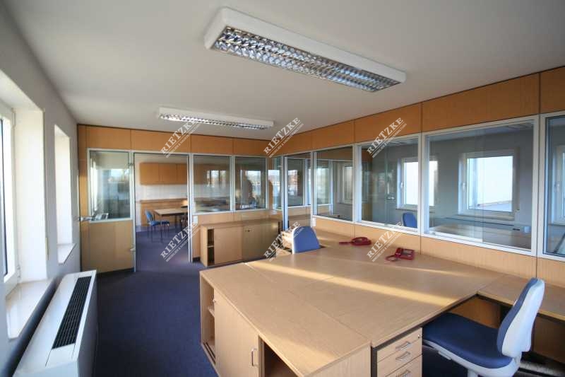 ARI-9202-Büro - Kühl- Lagerhalle- 3 Min. zur Autobahn mit Verwaltungsfläche Murr