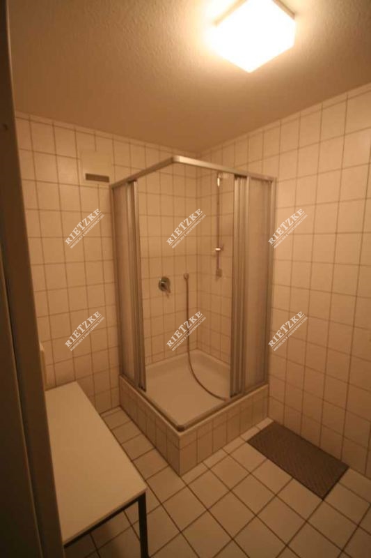 ARI-9202-Sanitärbereich-1 - Kühl- Lagerhalle- 3 Min. zur Autobahn mit Verwaltungsfläche Murr