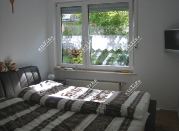 ARi-9149-Schlafzimmer - Angenehme 2 Zi.- Wohnung, zentrale und ruhige Innenstadtlage!