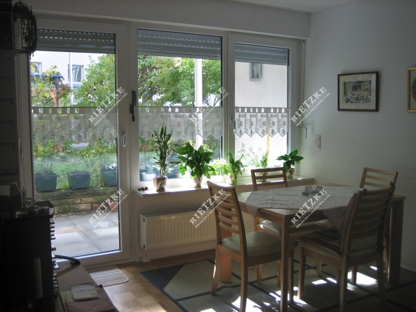 ARi-9149-Wohnzimmer - Angenehme 2 Zi.- Wohnung, zentrale und ruhige Innenstadtlage!