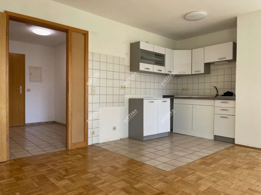 ARI-9398-ETW-Vaihingen-Kueche- - Fürs Kennerauge, reduzierte, nette, sonnige 2 Zi.- Eigentumswohnung mit Terrasse