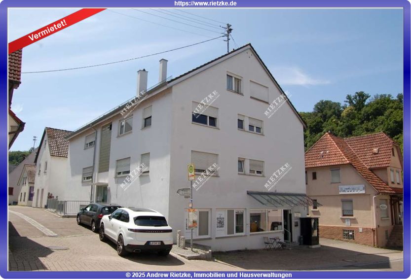 ARI-10947-Hausansicht-2 - Helle, freundliche neu renovierte 3 Zi.-Wohnung mit Balkon und Aussenstellplatz
