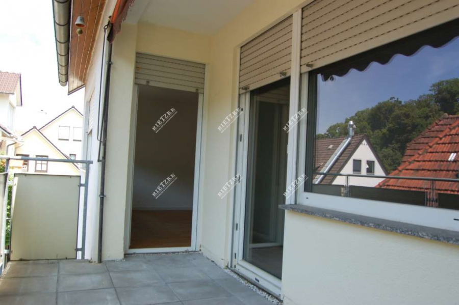 ARI-10947-Balkon-1 - Helle, freundliche neu renovierte 3 Zi.-Wohnung mit Balkon und Aussenstellplatz