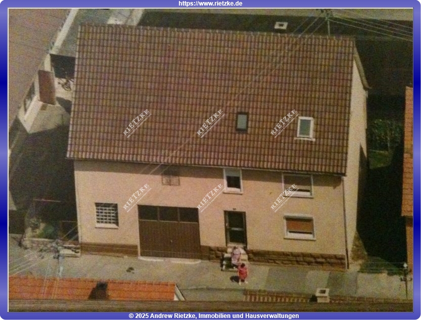 ARI-9216-Luftbild - Älteres 1-2 Familienhaus mit Scheuer – Garage und kleinem Garten