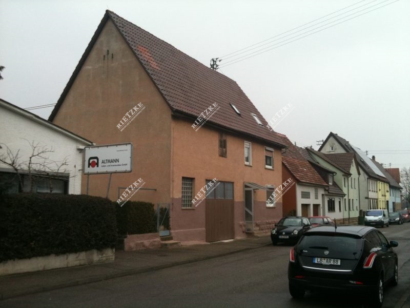 ARI-9216-Ansicht - Älteres 1-2 Familienhaus mit Scheuer – Garage und kleinem Garten