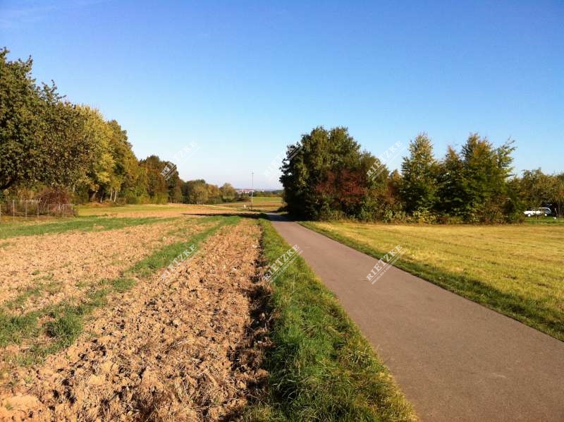 ARI-9236-Umgebung - Nettes 2 Zimmerbüro in 3 Fam.- Wohnhaus Dachgeschoss LB- Hoheneck