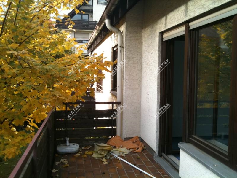 ARI-9214-Balkon - Angenehme 2 Zi.Wohnung mit Balkon, TL-Bad und TG.-Platz -im Kaufpreis enthalten