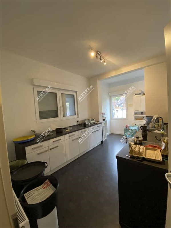 ARI-10957-OG-Kueche - Helle, geräumige WG-Zimmer für Studenten oder Monteure