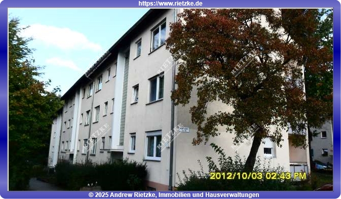 ARI-9252-Hausansicht - Renovierungsbedürftige 2 Zi.- Wohnung mit Balkon sucht Handwerker