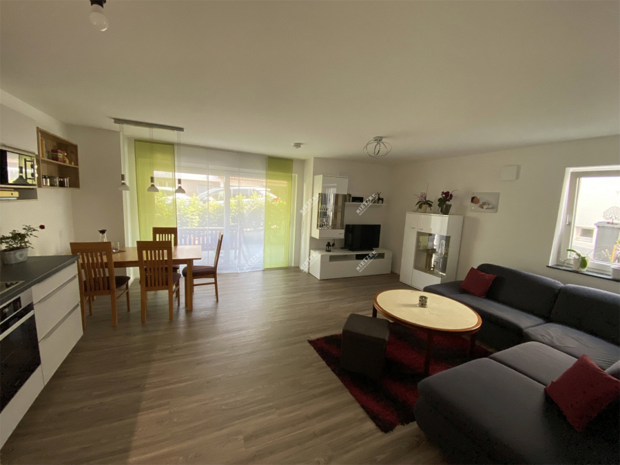 ARI-9392-16 - Moderne, neuwertige 3 Zimmerwohnung mit Terrasse, Garten und Garage