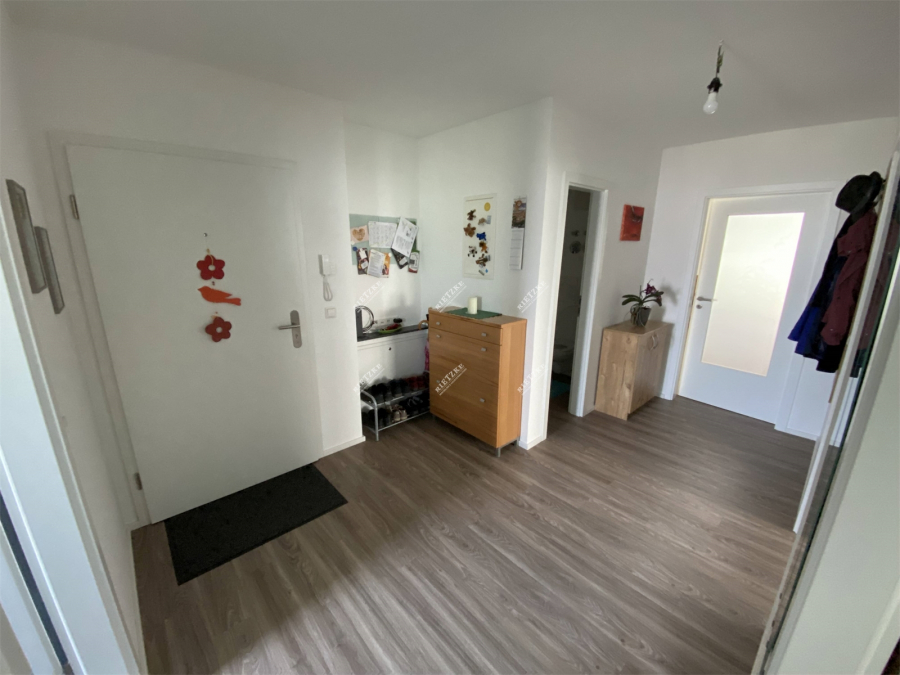 ARI-9392-5 - Moderne, neuwertige 3 Zimmerwohnung mit Terrasse, Garten und Garage