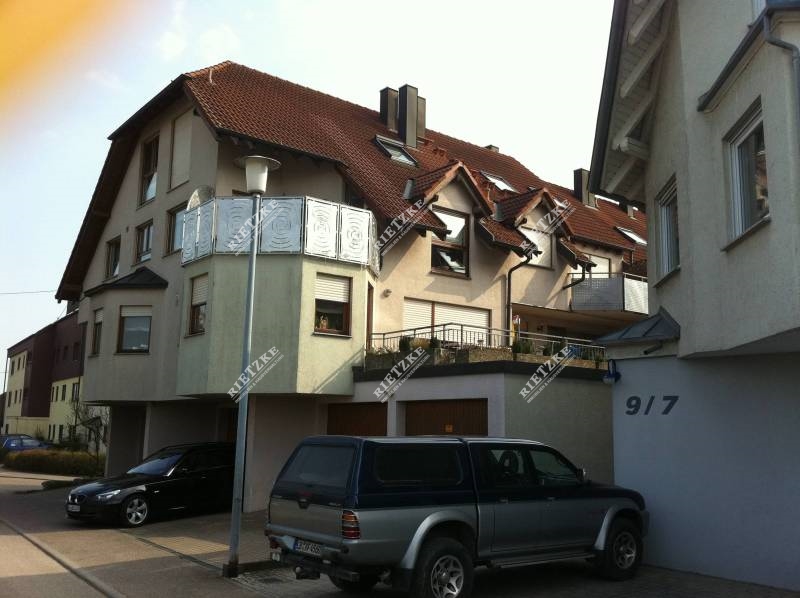ARI-9219-Hausansicht-WHG - Große Maisonettewohnung mit Balkon, EBK und Garage