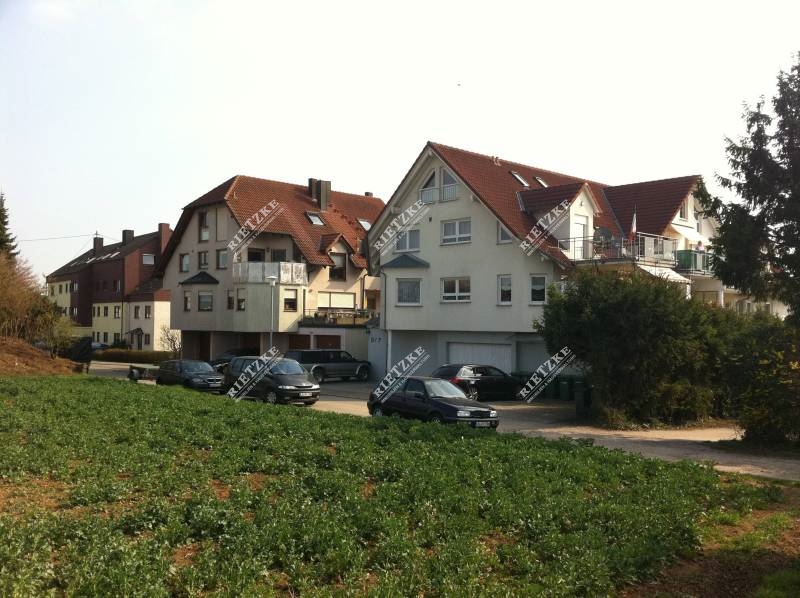 ARI-9219-Hausansicht-3-9 - Große Maisonettewohnung mit Balkon, EBK und Garage