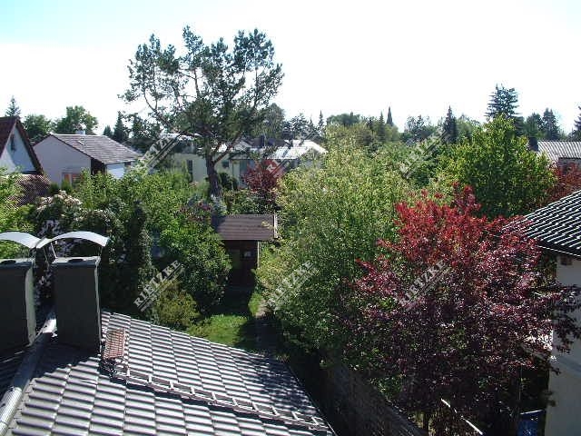 ARI-9112-Gartenansicht - RMH mit ELW in separatem Gebäude, großer Garten!