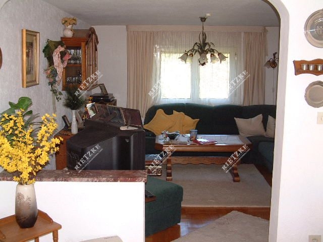 ARI-9112-Zimmer-2 - RMH mit ELW in separatem Gebäude, großer Garten!