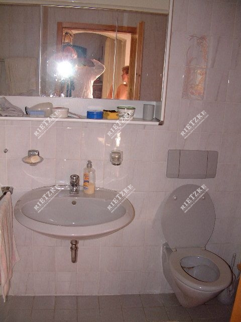 ARI-9112-WC - RMH mit ELW in separatem Gebäude, großer Garten!