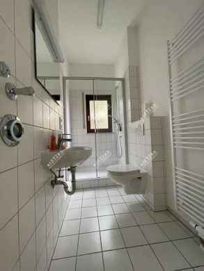 Raumwunder, Büroräume auf 2 Ebenen mit viel Platz, 7 Räume, EBK, Garage und Stellplatz - ARI-10952-EG-UG-Dusche (4449)