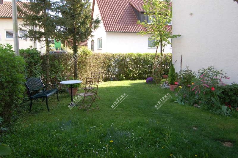 ARI-9322-Garten-2 - Vermietete DHH mit Garten und Garage in Ortsrandlage