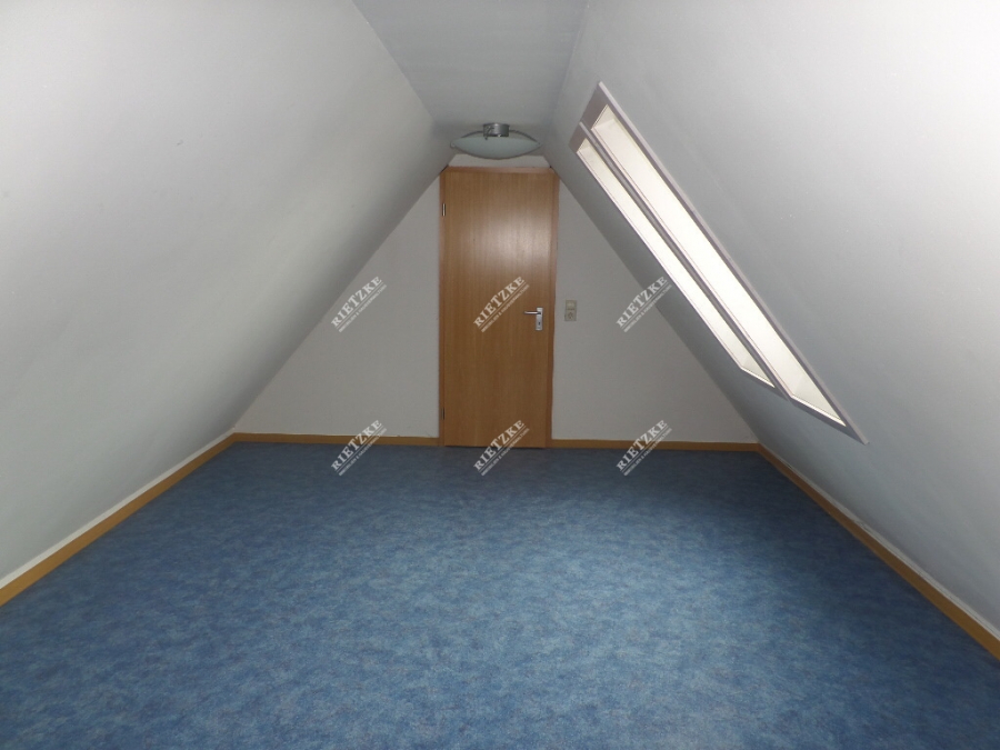 ARI-9337-Arbeitszimmer - Individuell, geschnittene Dachgeschoss Maisonettewohnung mit EBK, Dachloggia und TG.-Platz