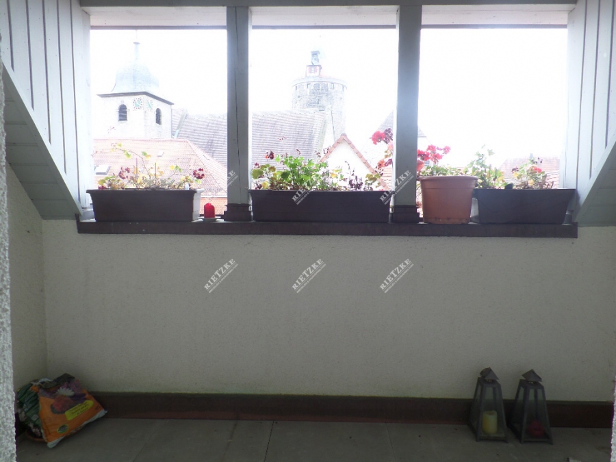 ARI-9337-Dachloggia - Individuell, geschnittene Dachgeschoss Maisonettewohnung mit EBK, Dachloggia und TG.-Platz