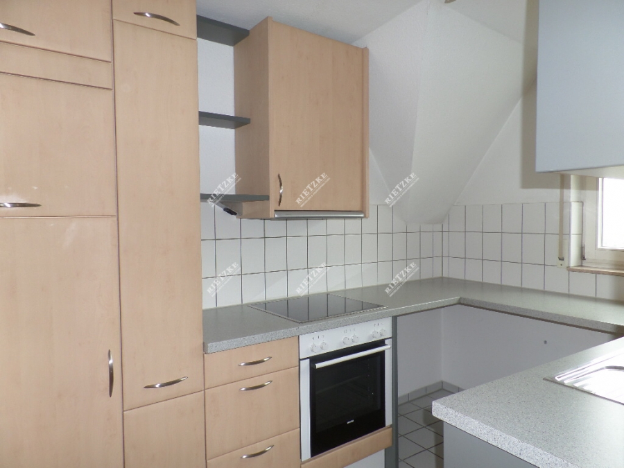 ARI-9337-Küche - Individuell, geschnittene Dachgeschoss Maisonettewohnung mit EBK, Dachloggia und TG.-Platz