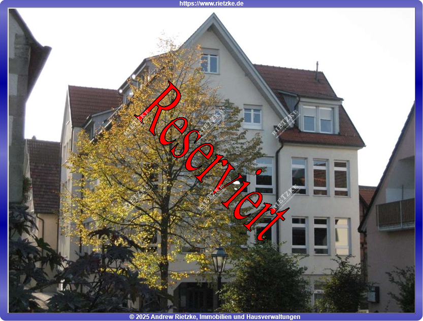 ARI-9337-Mais-Ansicht - Individuell, geschnittene Dachgeschoss Maisonettewohnung mit EBK, Dachloggia und TG.-Platz