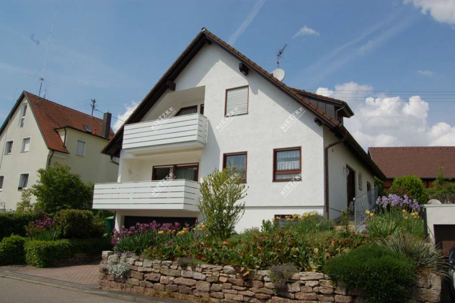 ARI-9343-Freist-EFH-Vaihingen- - Freistehendes 1-2 Fam-Wohnhaus mit EBK, Garten und Doppelgarage in ruhiger und beliebter Wohnlage