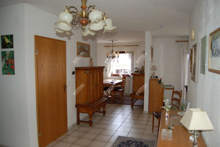 ARI-9343-Freist-EFH-Vaihingen- - Freistehendes 1-2 Fam-Wohnhaus mit EBK, Garten und Doppelgarage in ruhiger und beliebter Wohnlage