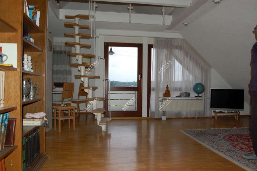 ARI-9343-Freist-EFH-Vaihingen- - Freistehendes 1-2 Fam-Wohnhaus mit EBK, Garten und Doppelgarage in ruhiger und beliebter Wohnlage