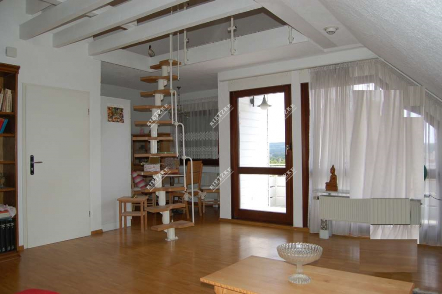 ARI-9343-Freist-EFH-Vaihingen- - Freistehendes 1-2 Fam-Wohnhaus mit EBK, Garten und Doppelgarage in ruhiger und beliebter Wohnlage