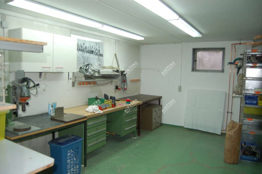 ARI-9343-Freist-EFH-Vaihingen- - Freistehendes 1-2 Fam-Wohnhaus mit EBK, Garten und Doppelgarage in ruhiger und beliebter Wohnlage