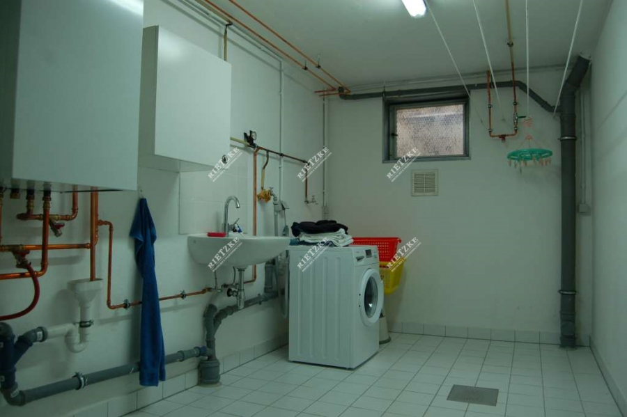 ARI-9343-Freist-EFH-Vaihingen- - Freistehendes 1-2 Fam-Wohnhaus mit EBK, Garten und Doppelgarage in ruhiger und beliebter Wohnlage