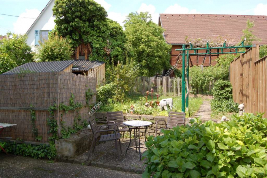 ARI-9343-Freist-EFH-Vaihingen- - Freistehendes 1-2 Fam-Wohnhaus mit EBK, Garten und Doppelgarage in ruhiger und beliebter Wohnlage