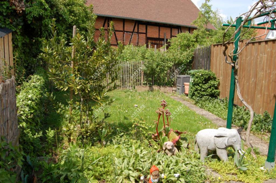 ARI-9343-Freist-EFH-Vaihingen- - Freistehendes 1-2 Fam-Wohnhaus mit EBK, Garten und Doppelgarage in ruhiger und beliebter Wohnlage